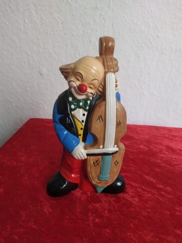 Clown figur mit kontrabass - mit,
