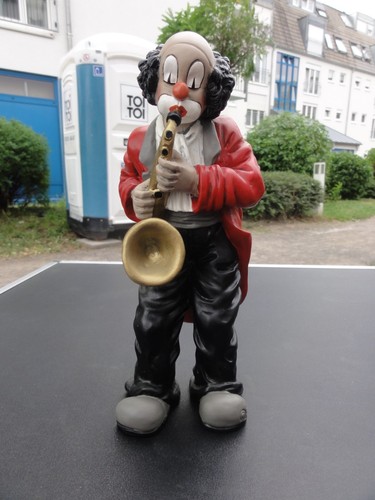 Gilde clown saxophonist - gilde,