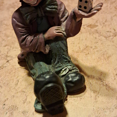 Gilde clown figur sitzend mit - gilde,