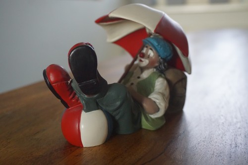 Gilde clown mit sonnenschirm - gilde,