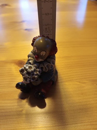 Gilde clown sitzend mit - gilde, sitzend,